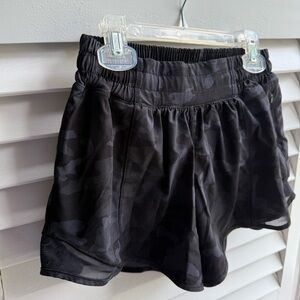 Lululemon Black Camouflage Hotty Hot Shorts (4in Inseam)